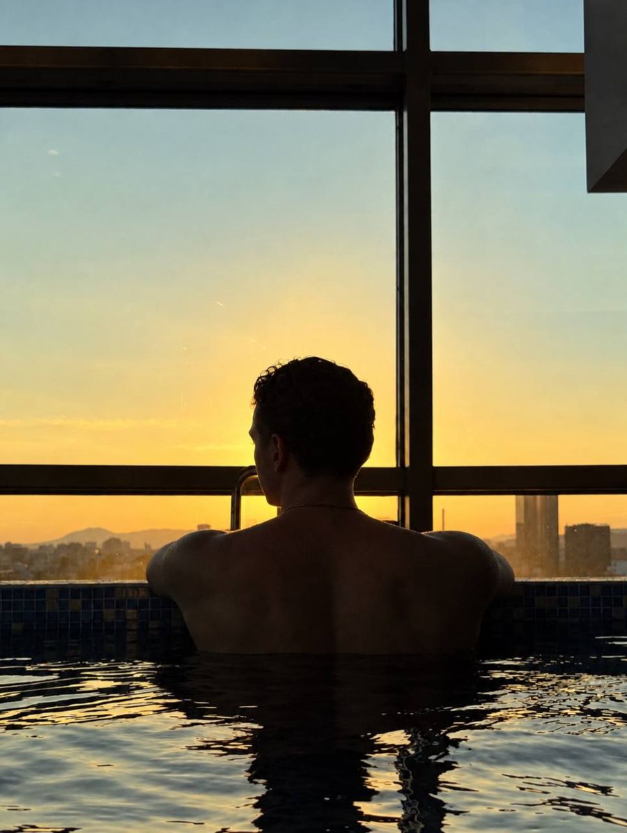 Žiga Pfeifer in a rooftop pool at sunset